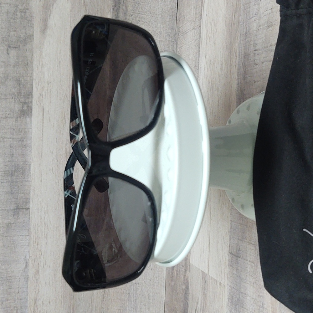 Vera Bradley~Sunglasses with Pouch